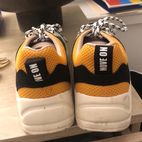 Kendall + Kylie Dad Sneaker - Picture 3 of 6